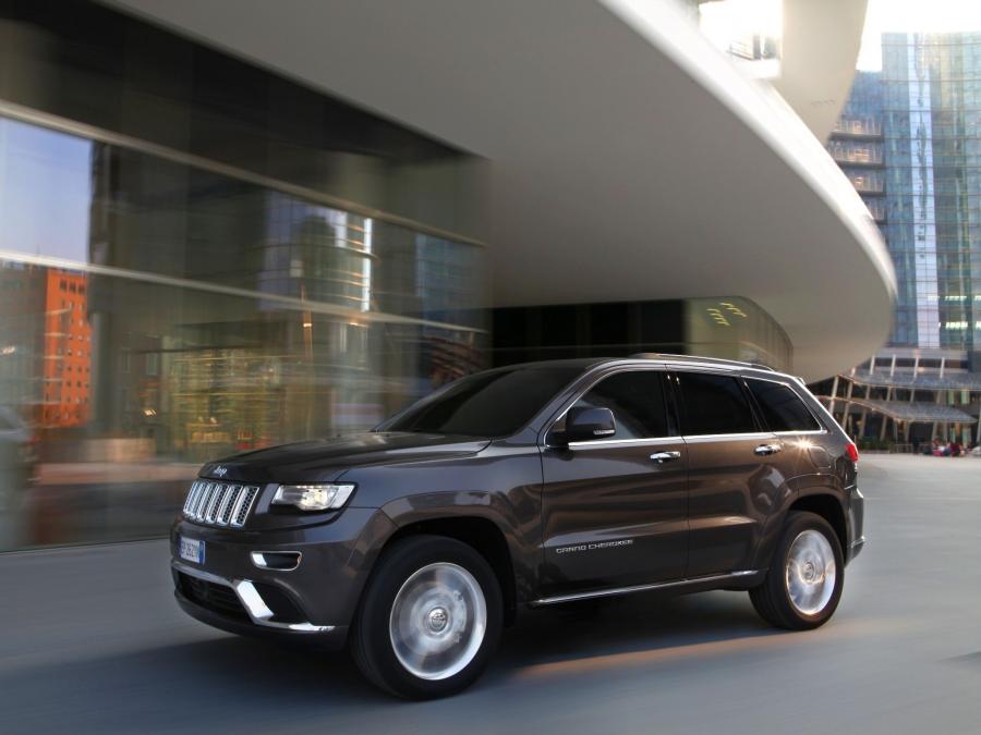  Jeep Grand Cherokee Summit 2013 года  (EU) (фото 10 из 16)